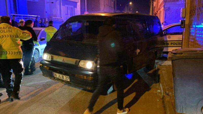 Bursa’da nefes kesen kovalamaca! 10 kilometrelik takip sonucu yakalandı Bursa'nın İnegöl ilçesinde polisin dur ihtarına uymayan minibüsün sürücüsü takip
