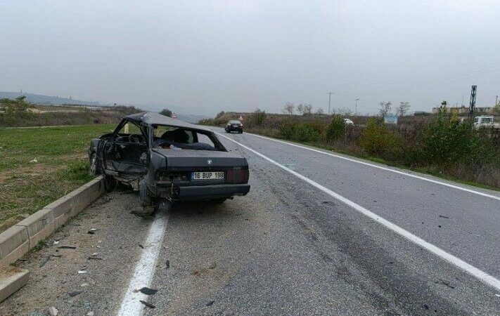 Bursa’da otomobiller çarpıştı: Ölü ve yaralılar var Bursa’nın Yenişehir ilçesinde iki otomobilin çarpıştığı kazada sürücülerden Halit Arslan