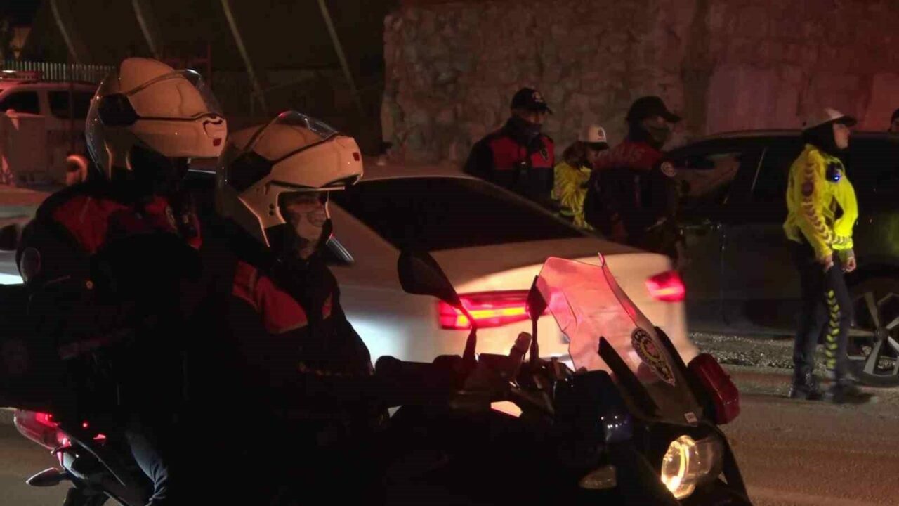 Bursa’da Papa alarmı: 2 bin 300 polis görev yapacak Bursa’da Papa alarmı: 2 bin 300 polis görev yapacak