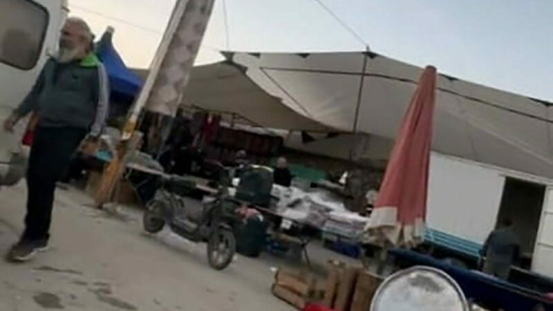 Bursa’da pazarda uyuşturucu satarken yakalandı Bursa’nın İnegöl ilçesinde jandarma ekipleri, pazarda uyuşturucu hap satan şahsı