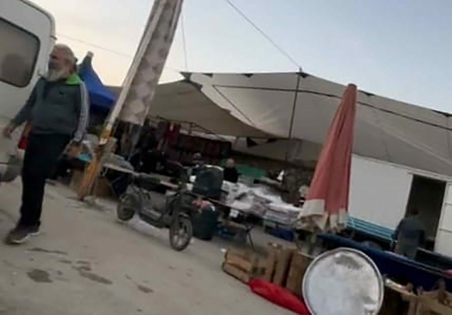 Bursa’da pazarda uyuşturucu satarken yakalandı Bursa’da pazarda uyuşturucu satarken yakalandı