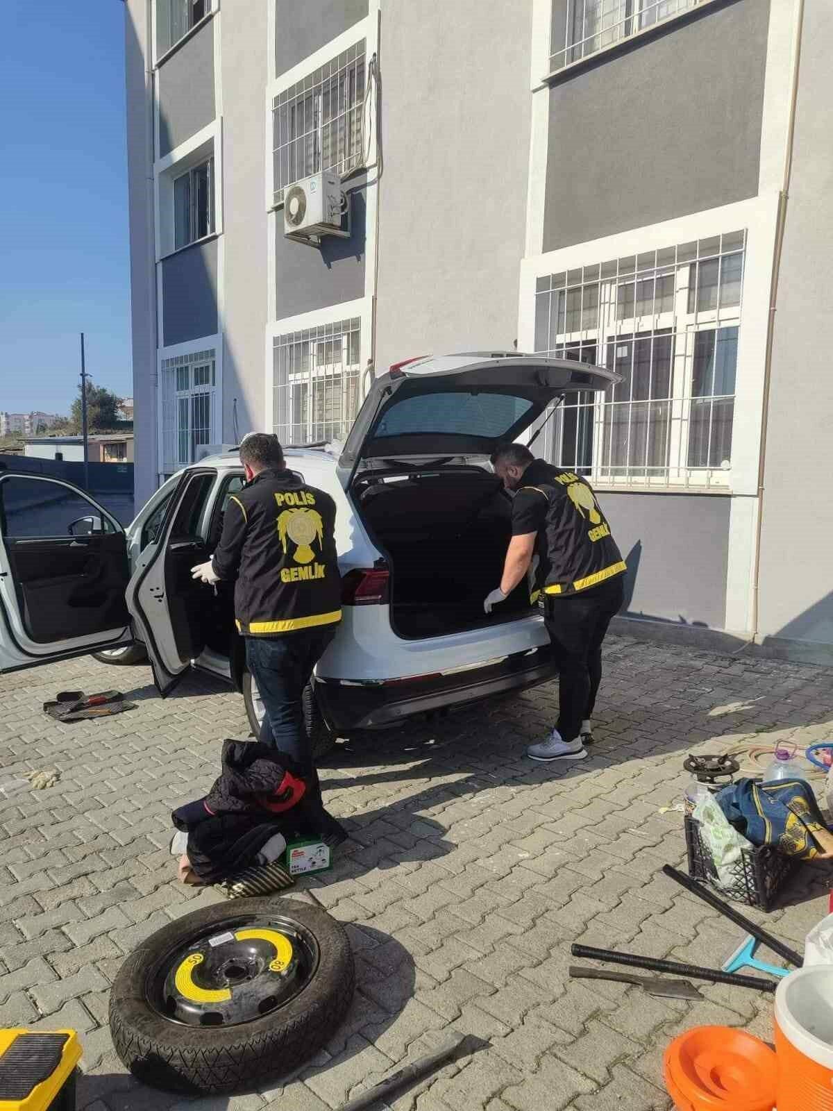 Bursa’da polisin şüphe üzerine durduğu araçtan bakın neler çıktı?