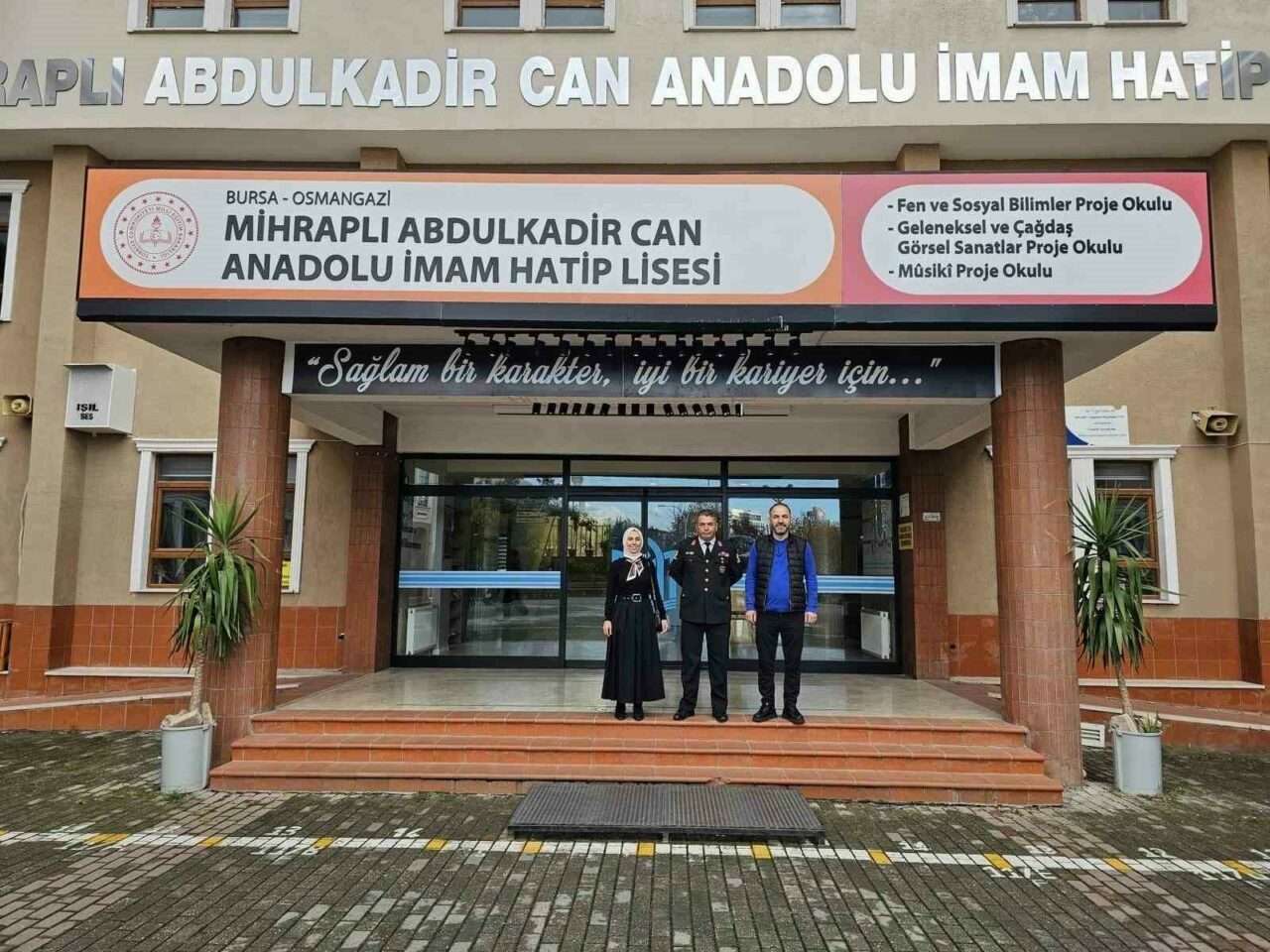 Bursa’da şehit kızı öğretmen unutulmadı