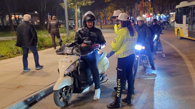 Bursa'nın İnegöl ilçesinde, trafik ekiplerince motosikletlilere yönelik uygulama gerçekleştirildi.