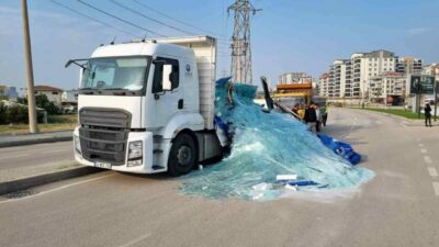 Bursa’da tonlarca cam yola saçıldı
