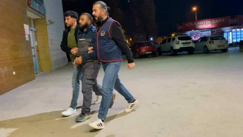 Bursa’da uyuşturucu taciri bakın nasıl yakalandı Bursa’nın İnegöl ilçesinde hakkında kesinleşmiş hapis cezası bulunan şahıs yolcu