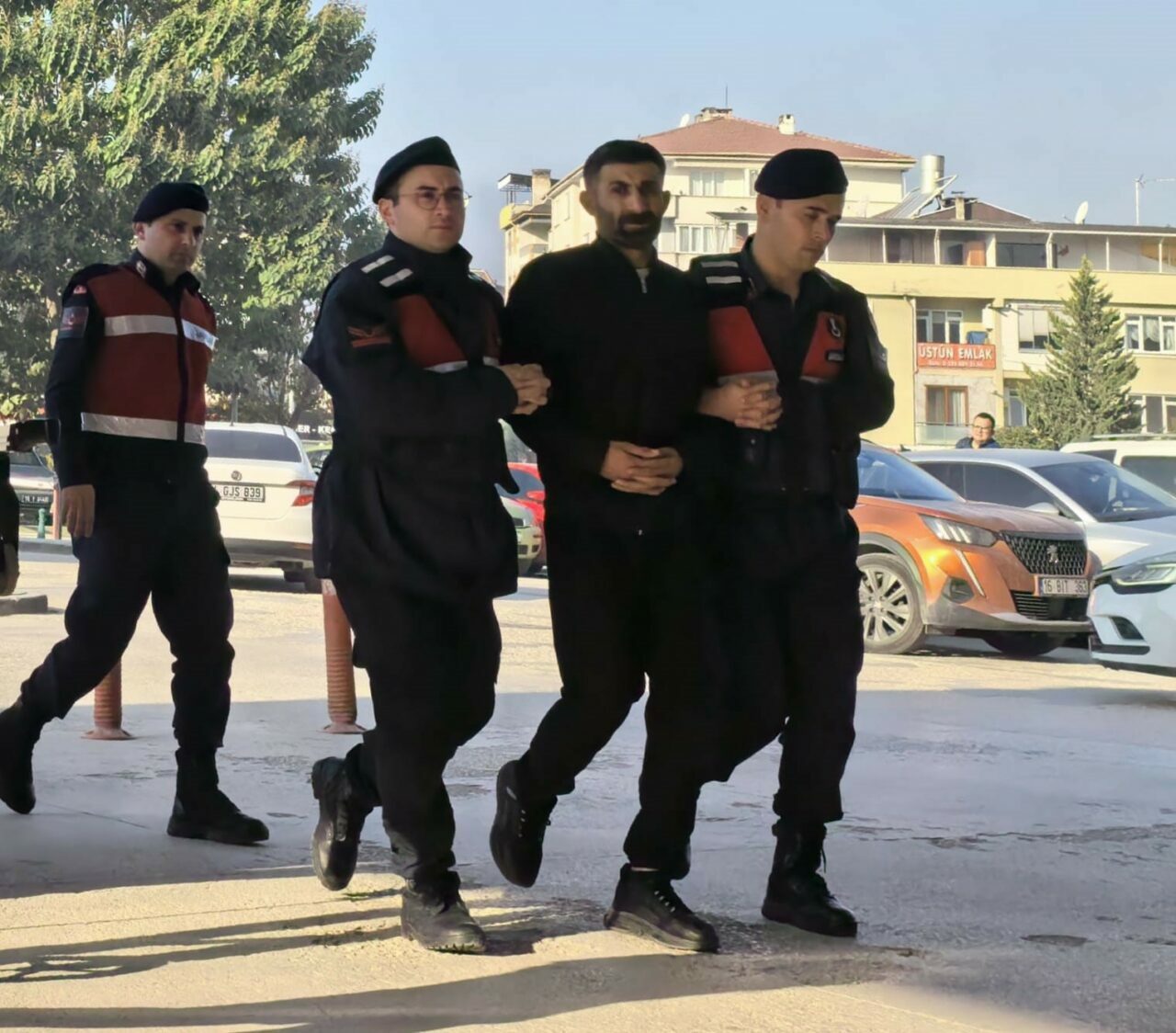 Bursa’da uyuşturucu taciri kıskıvrak yakalandı