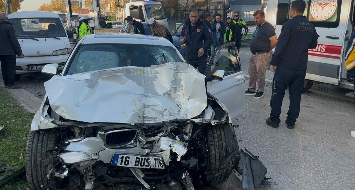 Bursa’da yarış yapan otomobiller dehşet saçtı! Çok sayıda yaralı var…