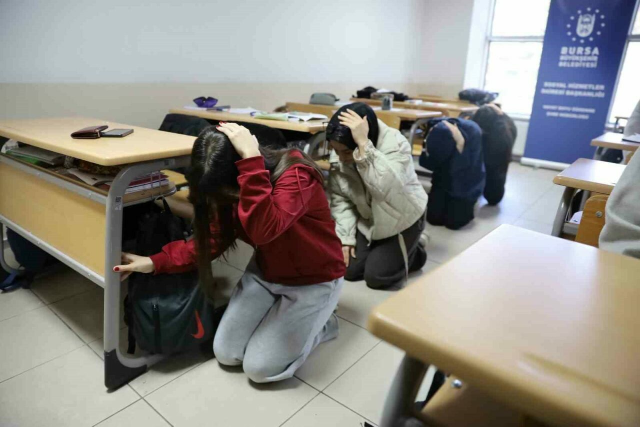 Bursa’da YKS Hazırlık Merkezi’nde deprem ve tahliye tatbikatı