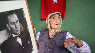 Cennet nine, Atatürk’ü çocukluğunda ezberlediği şiirle anıyor