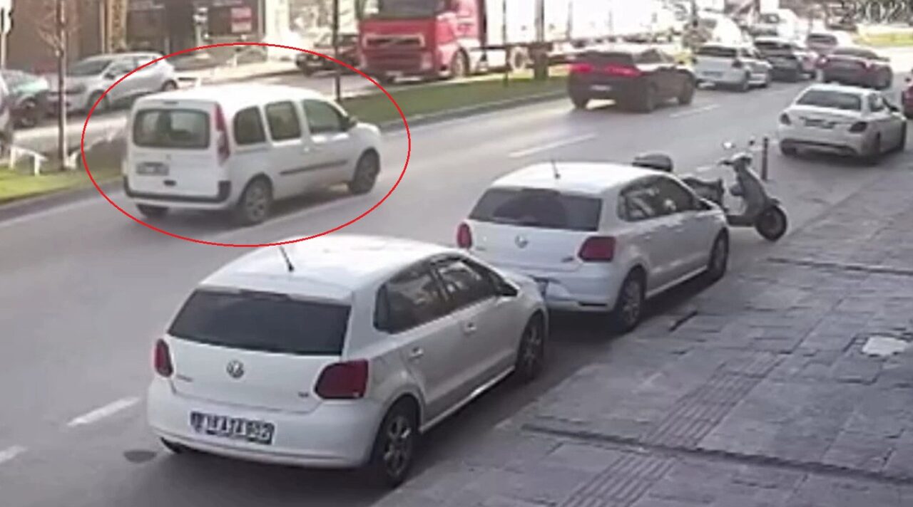 Bursa’da hafif ticari araç cipe çarptı Bursa’da hafif ticari araç cipe çarptı