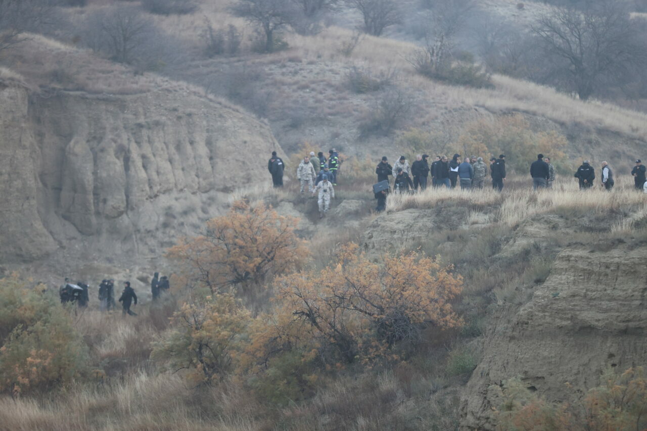 Düşen askeri kargo uçağının enkazında incelemeler başladı Düşen askeri kargo uçağının enkazında incelemeler başladı