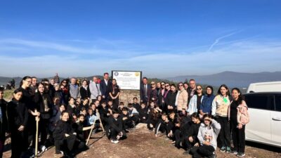 Bursa Cavit Çağlar Ortaokulu öğrencileri öğretmenlerine ‘Hatıra Ormanı’ hediye etti