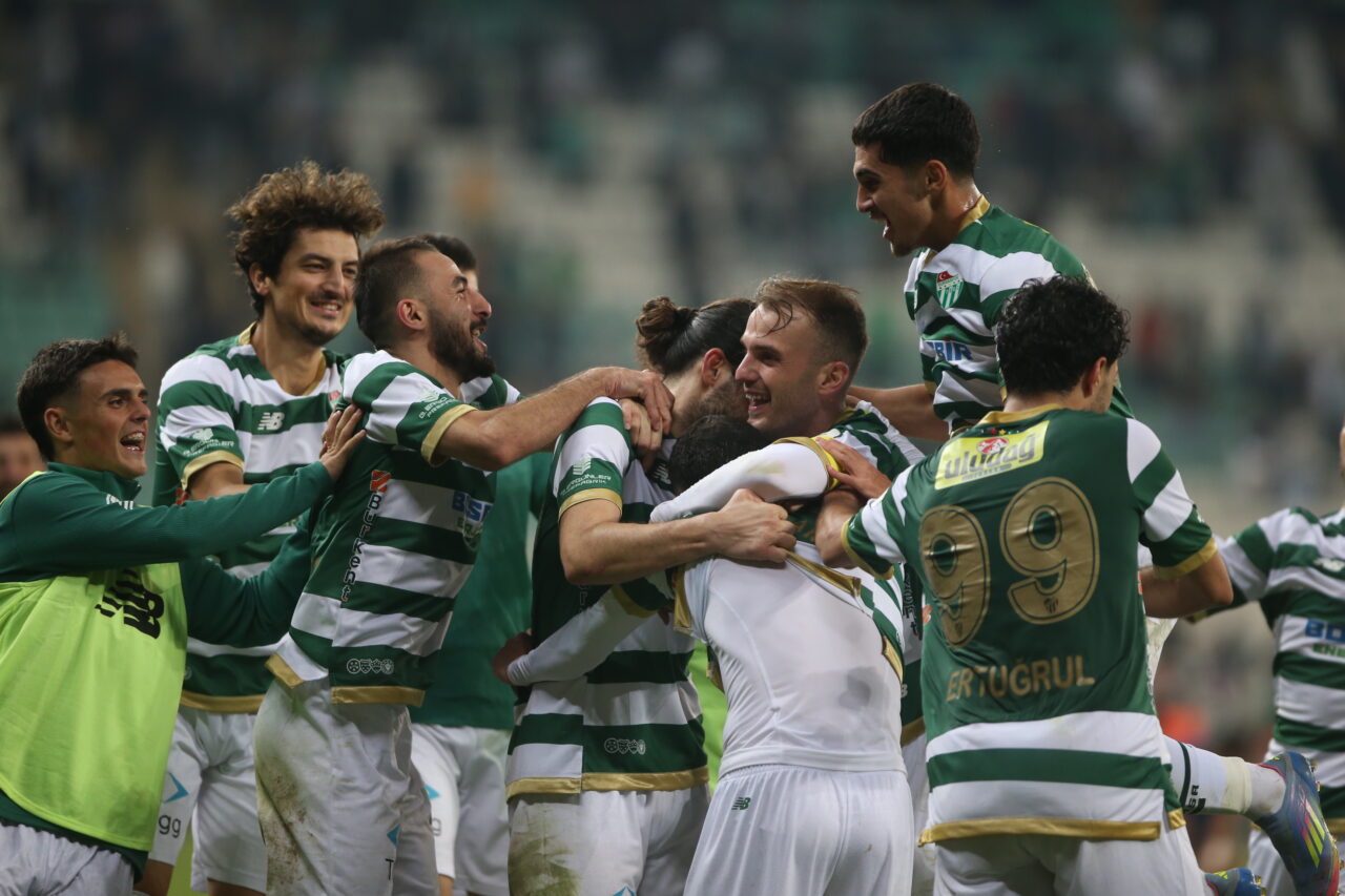 Bursaspor’un yeniden zirve için sahada! İşte kritik maçın muhtemel kadrosu Bursaspor’un yeniden zirve için sahada! İşte kritik maçın muhtemel kadrosu