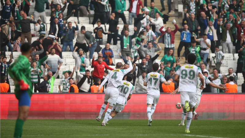 Bursaspor’un kritik galibiyetine sıcağı sıcağına yorum!