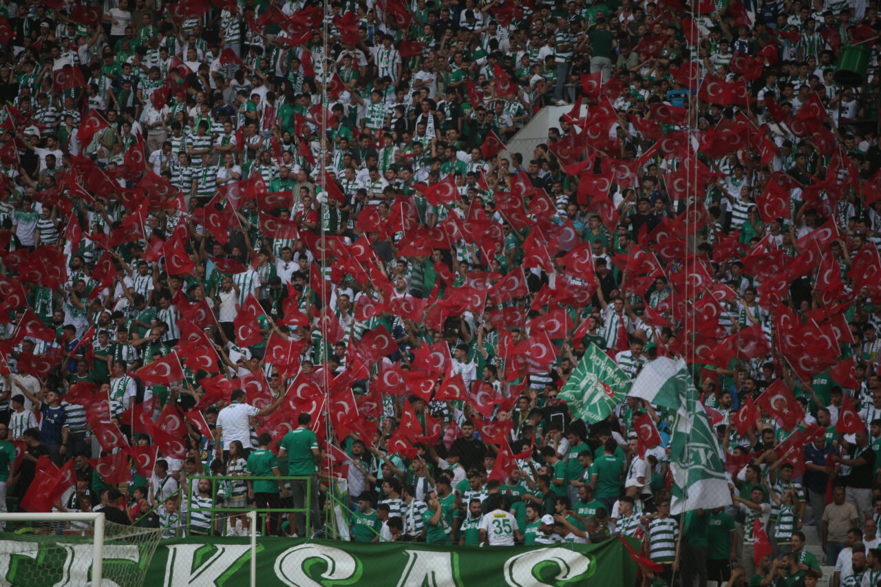 Bursaspor’da Teksas’ın kareografisi TFF’ye takıldı Bursaspor’da Teksas’ın kareografisi TFF’ye takıldı