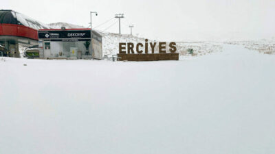 Erciyes Dağı’na kar yağdı