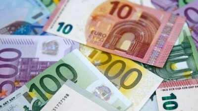 Euro 3 ayın dibinde