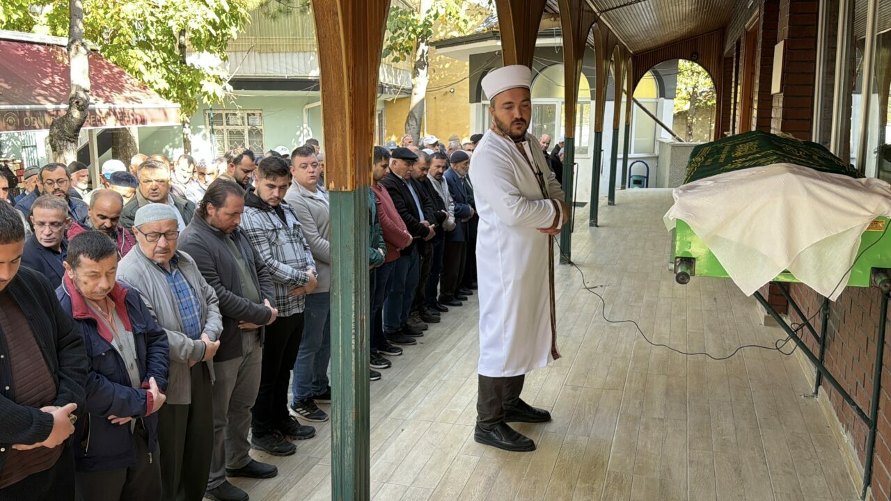 Evde boğazı kesilmiş halde bulunmuştu! Yaşlı kadına acı veda