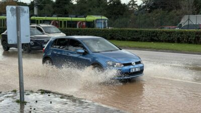 Bursa’da su borusu patladı Mudanya yolu gölü döndü