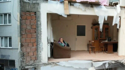 Türkiye bu binayı konuşuyor: Apartman duvarsız kaldı!