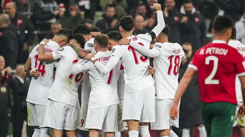 A Milli Takım'ın İspanya ile oynayacağı maç öncesi Hakan Çalhanoğlu