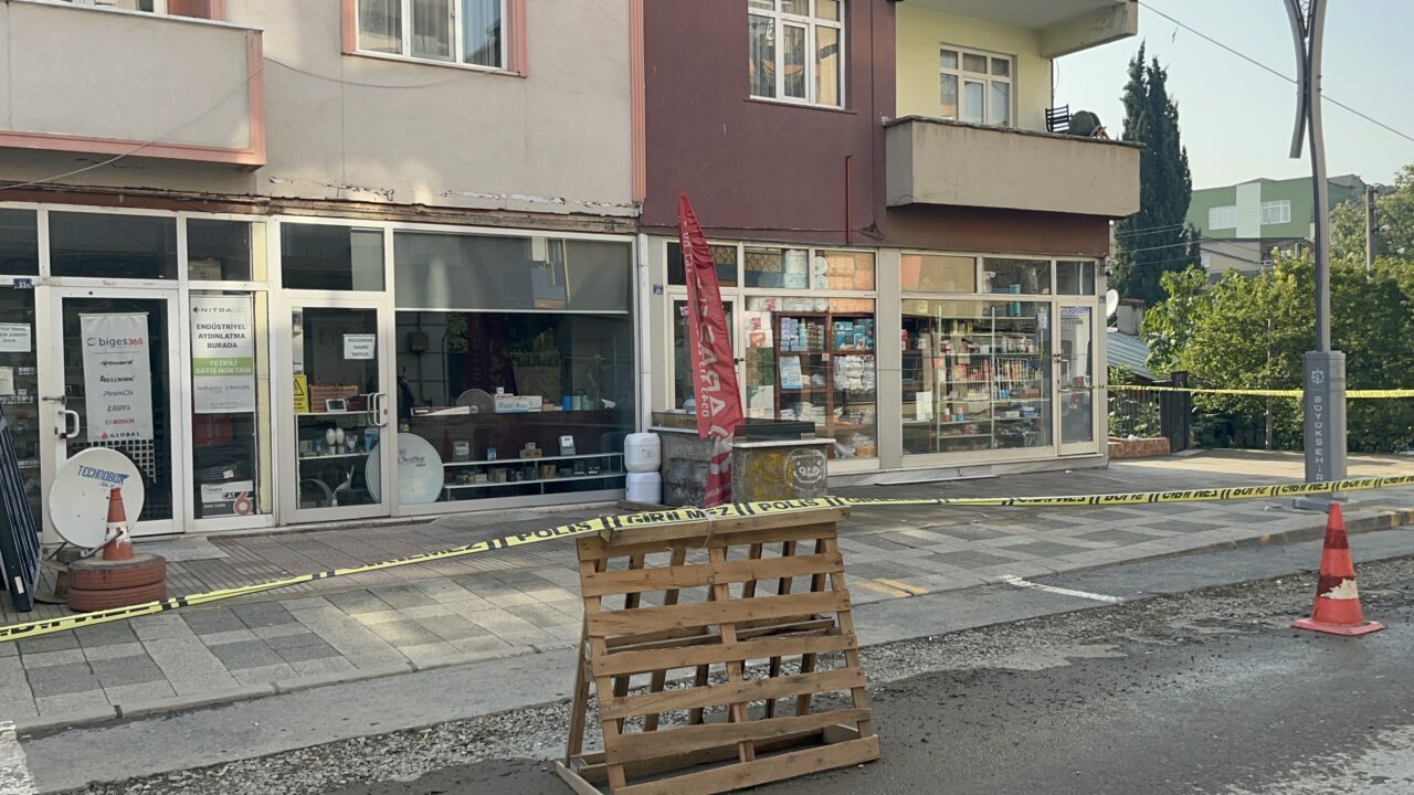 Gebze’de kolonlarında çatlak oluşan 3 bina boşaltıldı