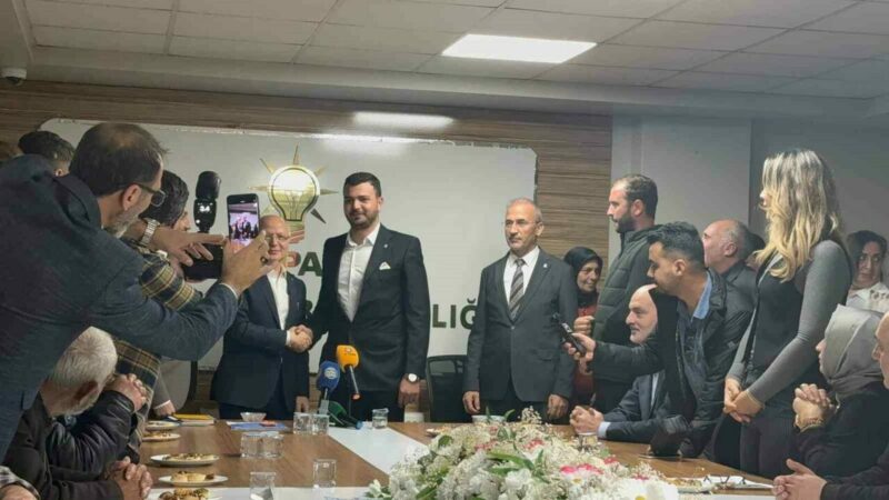 Gemlik’te AK Parti’ye 800 yeni üye katıldı Bursa’nın Gemlik ilçesinde AK Parti’ye 800 yeni üye katıldı.
