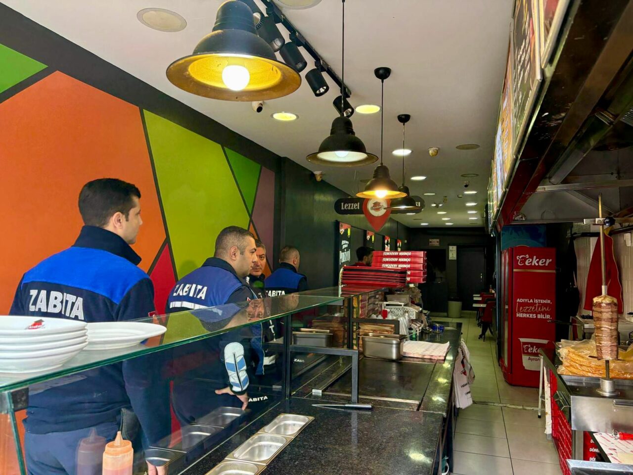 Bursa’da 10 kilo sağlıksız döner imha edildi