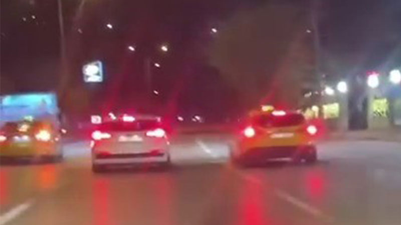 Bursa’da korsan taşımacılık yapan sürücüyü taksiciler bakın nasıl kovaladı