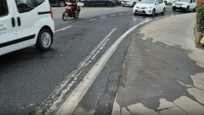 İçme suyu borusu patladı: Tonlarca su boşa aktı