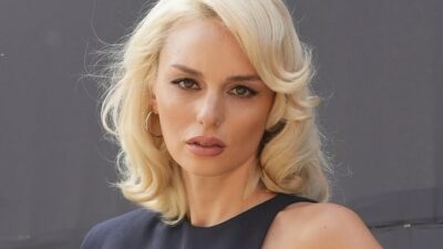 Ünlü oyuncudan aşk pozu!