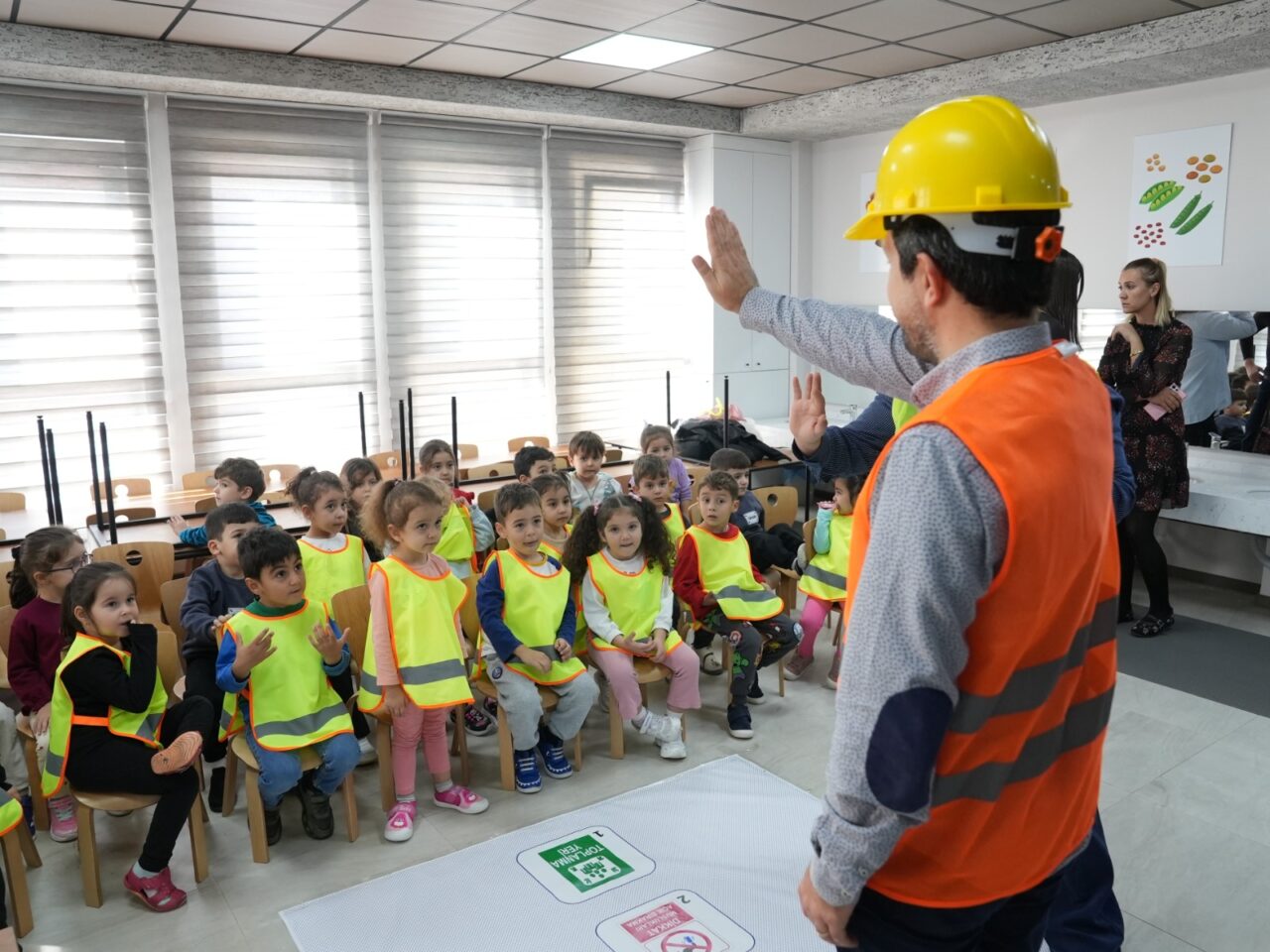 Osmangazi Kreşlerinde Miniklere İş Güvenliği Eğitimi Osmangazi Kreşlerinde Miniklere İş Güvenliği Eğitimi