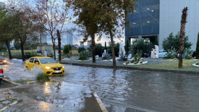 İzmir ve Muğla’yı sağanak vurdu! Yollar göle döndü
