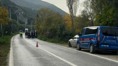 Bursa’da feci kaza: Otomobil bisikletli grubuna çarptı