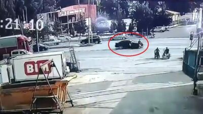 Kırmızı ışıkta korkunç kaza