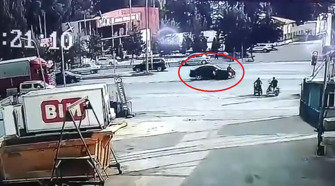 Kırmızı ışıkta korkunç kaza