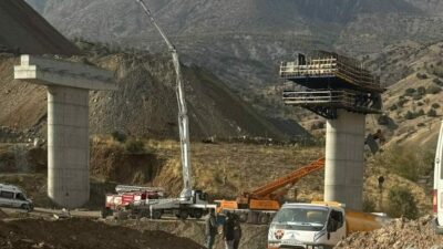 Köprü inşaatında iskele çöktü 3 işçi öldü, 2 işçi yaralandı