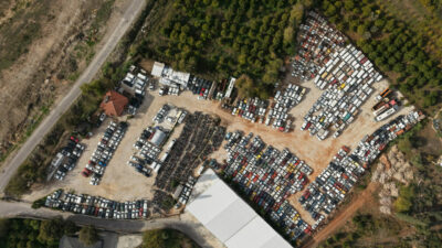 Milyonluk araçlar çürümeye terk edildi