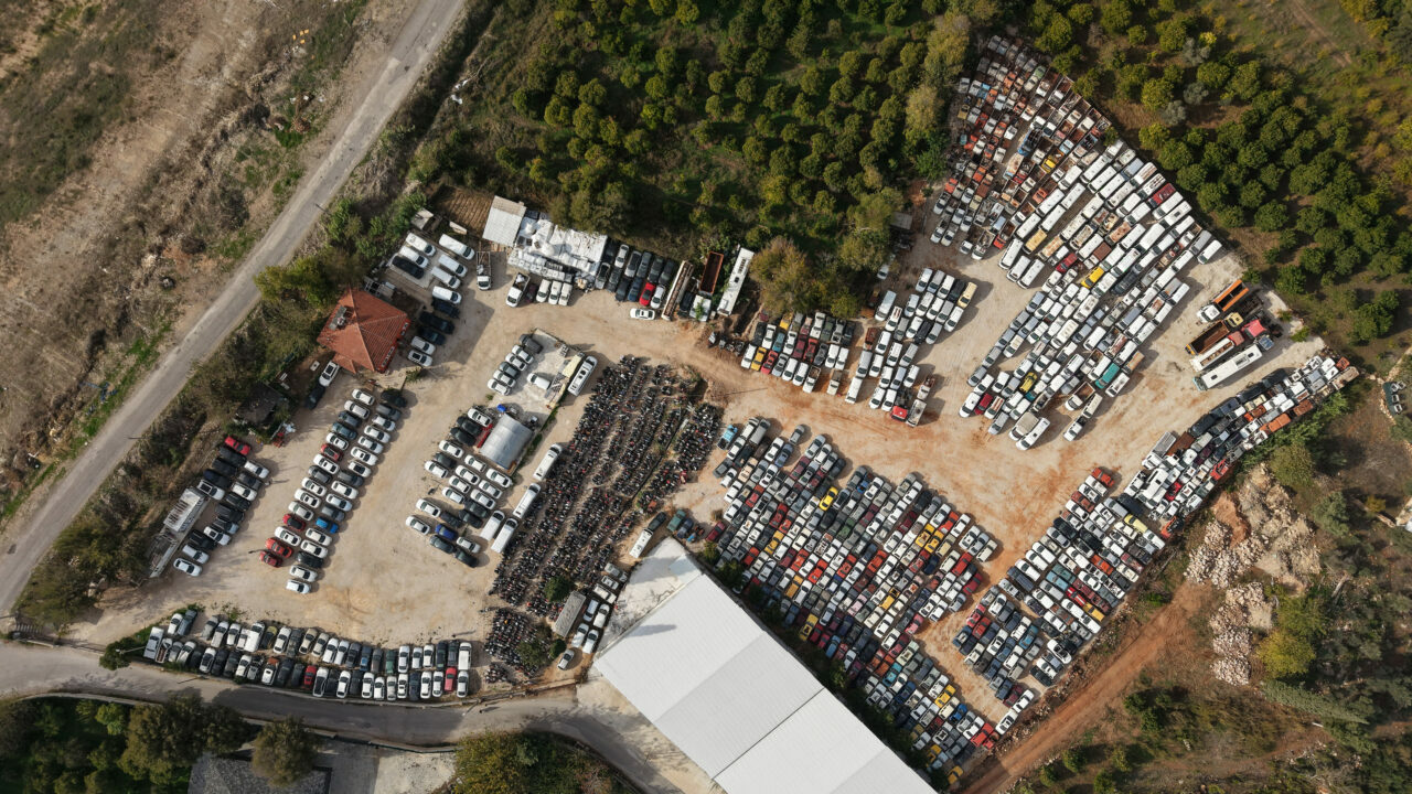 Milyonluk araçlar çürümeye terk edildi