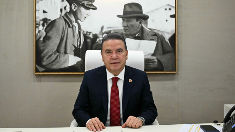 Muhittin Böcek hastaneye kaldırıldı