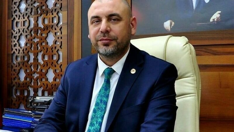 Orhangazi Belediye Başkanı Bekir Aydın hastaneye kaldırıldı Bursa Orhangazi Belediye Başkanı Bekir Aydın, ziyaretine gittiği kardeşinin evinde