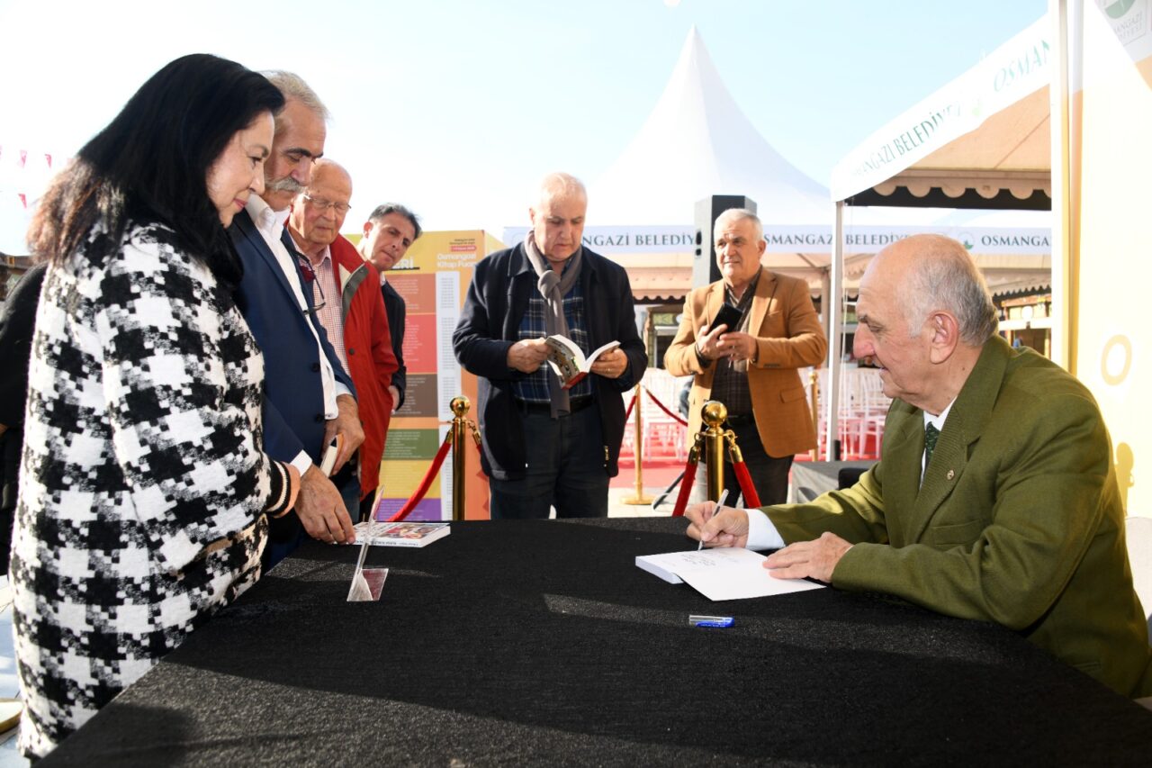 Bursa’daki yeni kitap fuarında 3.gün Bursa’daki yeni kitap fuarında 3.gün