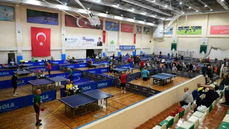 Osmangazi’de veteran sporcular final için ter döktü Osmangazi Belediyesi’nin destekleriyle Bursa Veteran Masa Tenisçileri Spor Kulübü tarafından