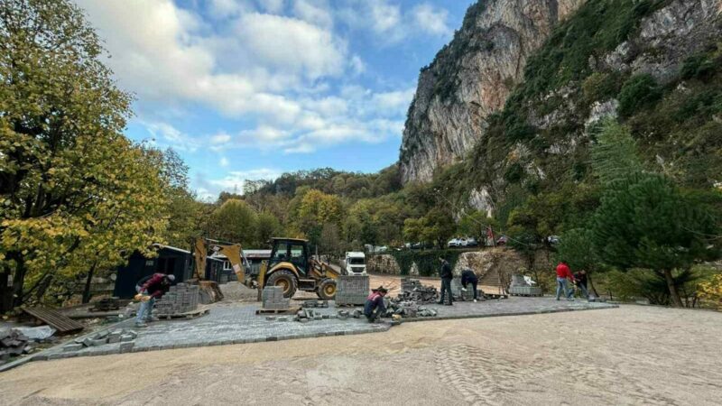 Bursa’da doğa harikası bölgenin çehresi değişiyor İnegöl Belediyesi, Oylat Mağarası bölgesinde çevre düzenleme çalışmaları başlattı. Belediye