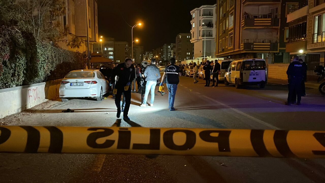 Park yeri bulamayınca, düğündekilere ateş açtı: 1 ölü, 6 yaralı Park yeri bulamayınca, düğündekilere ateş açtı: 1 ölü, 6 yaralı