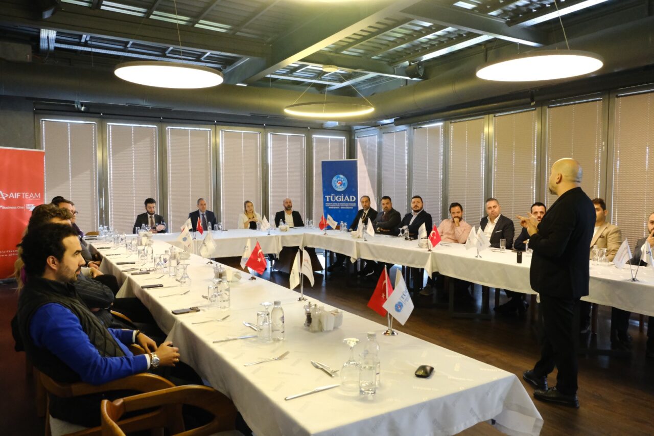 TÜGİAD Bursa Şubesi, dijital geleceğin kodlarını masaya yatırdı