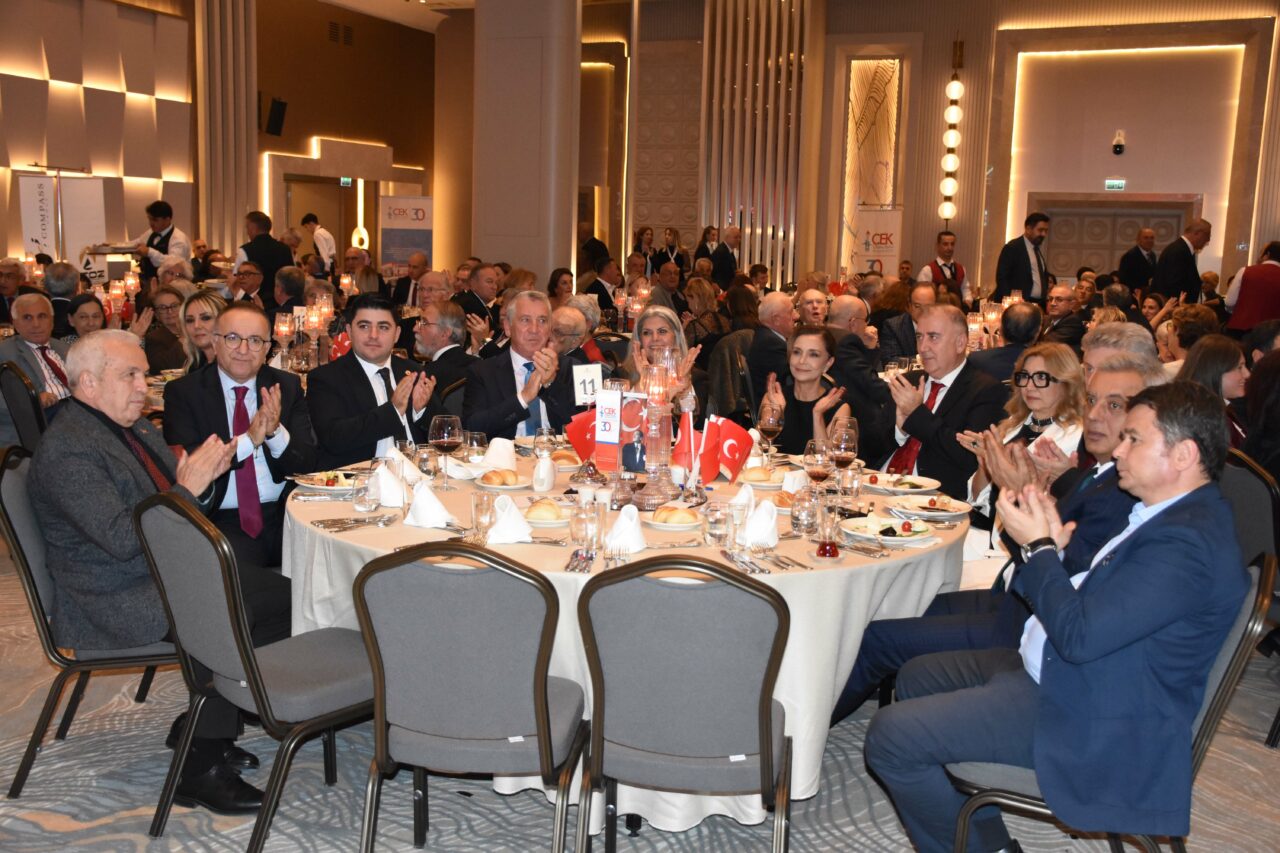 Çağdaş Eğitim Kooperatifi’nin 30. yılına görkemli kutlama Çağdaş Eğitim Kooperatifi’nin 30. yılına görkemli kutlama