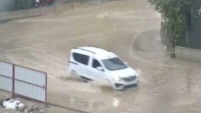 İzmir’i sağanak vurdu