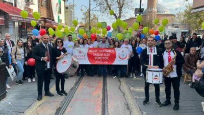 Bursa’da sağlık çalışanları diyabete dikkat çekmek için yürüdü